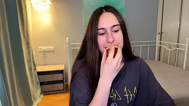 Snapshot of AliceKolltt chatting on July 20, 7:49 am AliceKolltt online show from July 20, 7:49 am
