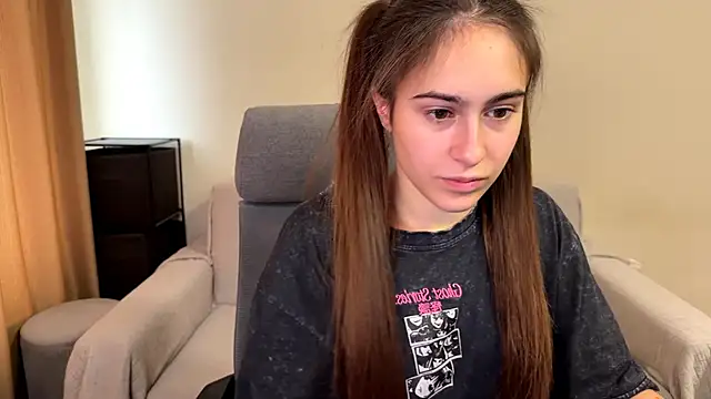 Snapshot of AliceKolltt chatting on November 17, 8:29 am AliceKolltt online show from November 17, 8:29 am