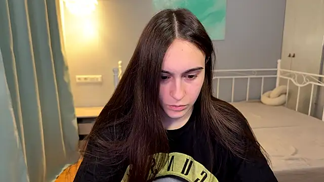 Snapshot of AliceKolltt chatting on June 19, 8:47 pm AliceKolltt online show from June 19, 8:47 pm