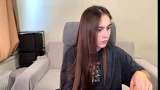 AliceKolltt online show from February 9, 2:04 pm