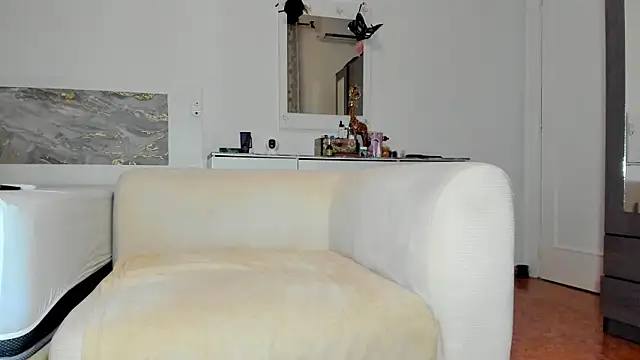 anisialuna  online show from April 1, 5:09 am