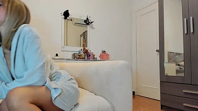 anisialuna  online show from November 29, 7:08 am