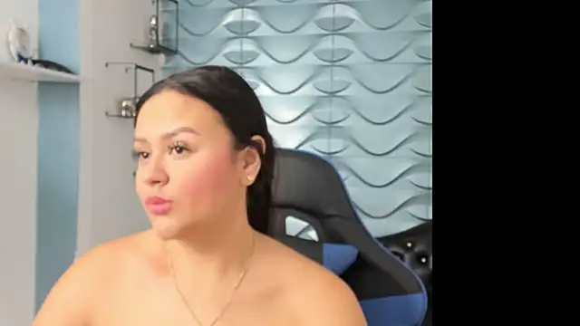 Snapshot of katia_bigboobs1 chatting on January 21, 9:24 am katia bigboobs1 online show from January 21, 9:24 am