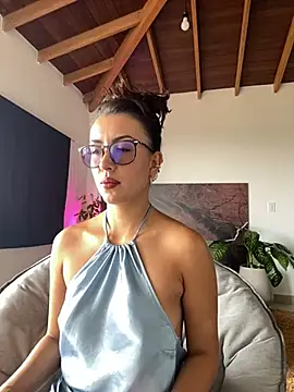 Snapshot of EmaSaenz chatting on February 1, 8:05 pm EmaSaenz online show from February 1, 8:05 pm