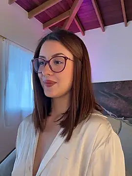 Snapshot of EmaSaenz chatting on March 4, 8:16 pm EmaSaenz online show from March 4, 8:16 pm