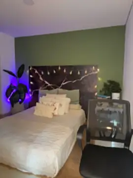 EmaSaenz online show from April 9, 9:54 pm