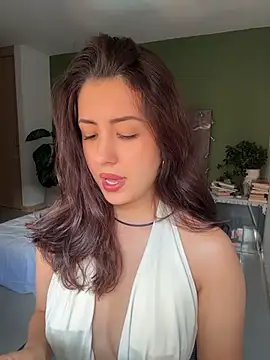 EmaSaenz online show from July 21, 10:00 pm