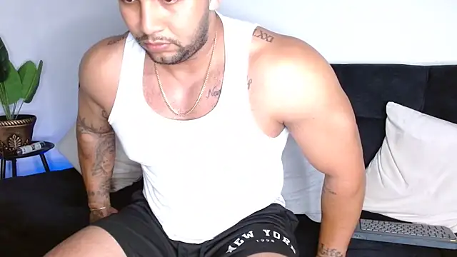 Snapshot of frank_myles chatting on November 25, 2:01 am frank myles online show from November 25, 2:01 am