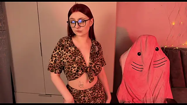 RozieRose online show from October 26, 4:57 am