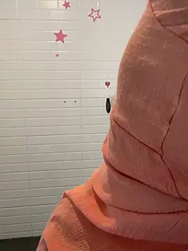 Snapshot of HumbleJess chatting on January 17, 7:01 am HumbleJess online show from January 17, 7:01 am