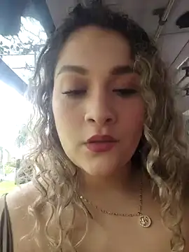 Sara smiiith211 online show from April 15, 4:44 pm