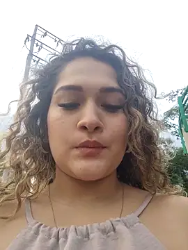 Sara smiiith211 online show from December 3, 10:31 pm