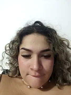 Sara smiiith211 online show from May 16, 4:33 am