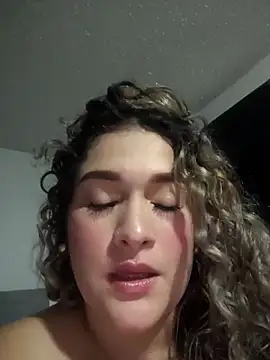 Sara smiiith211 online show from May 2, 12:38 am