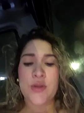 Sara smiiith211 online show from May 1, 12:48 am