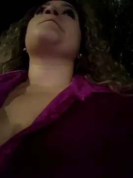 Sara smiiith211 online show from May 29, 5:24 am