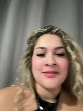 Snapshot of Sara_smiiith211 chatting on July 5, 1:32 am Sara smiiith211 online show from July 5, 1:32 am