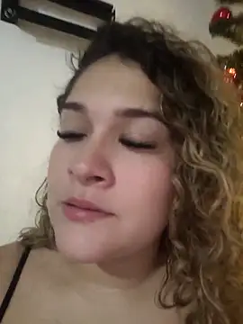 Sara smiiith211 online show from December 5, 9:19 am