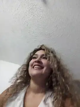Sara smiiith211 online show from May 19, 1:56 am