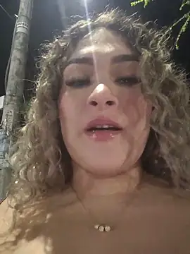 Sara smiiith211 online show from May 16, 11:59 pm