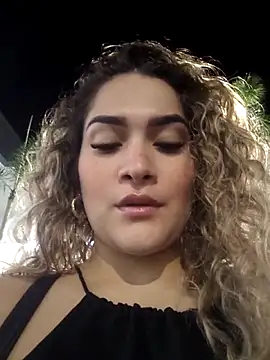 Sara smiiith211 online show from October 9, 12:33 am