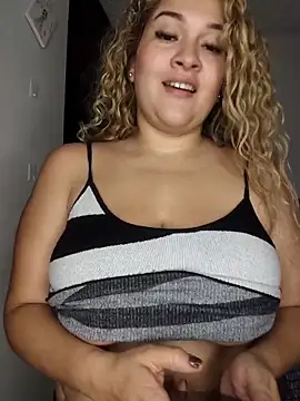 Sara smiiith211 online show from December 21, 10:06 am