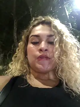 Sara smiiith211 online show from December 20, 12:13 am