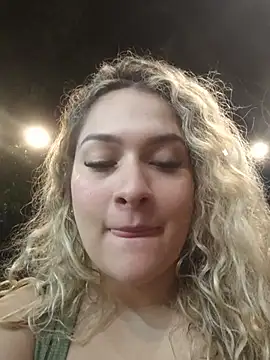 Snapshot of Sara_smiiith211 chatting on July 17, 1:58 am Sara smiiith211 online show from July 17, 1:58 am