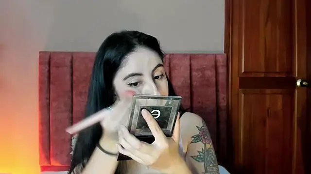 Emilywatsonn online show from March 7, 12:43 pm