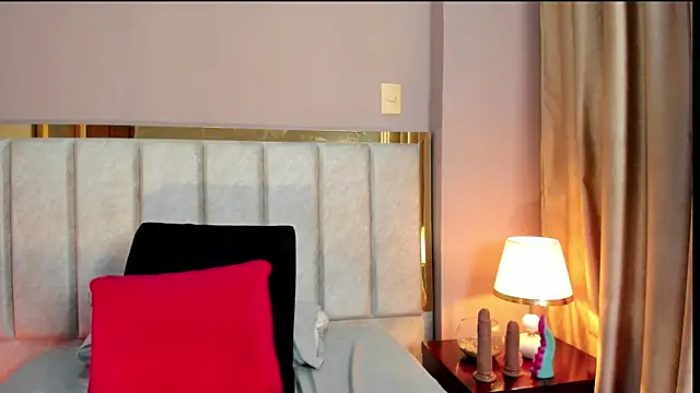 Snapshot of Emilywatsonn chatting on February 28, 12:43 am Emilywatsonn online show from February 28, 12:43 am