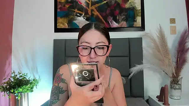 Snapshot of Emilywatsonn chatting on January 15, 9:18 pm Emilywatsonn online show from January 15, 9:18 pm