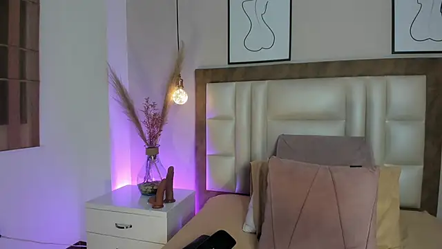 Snapshot of Emilywatsonn chatting on January 17, 12:37 am Emilywatsonn online show from January 17, 12:37 am