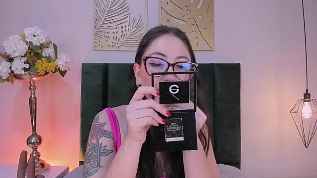 Emilywatsonn online show from June 2, 1:05 am