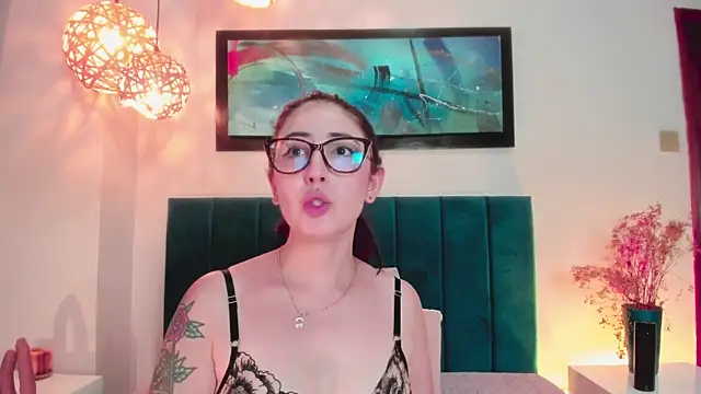 Snapshot of Emilywatsonn chatting on November 15, 8:13 pm Emilywatsonn online show from November 15, 8:13 pm