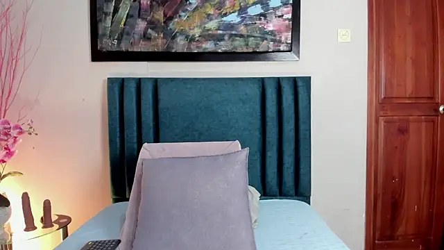 Emilywatsonn online show from April 21, 12:34 am