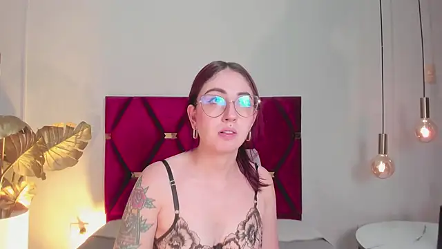 Emilywatsonn online show from September 13, 11:49 pm