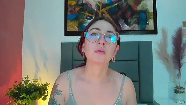 Emilywatsonn online show from September 14, 2:17 pm