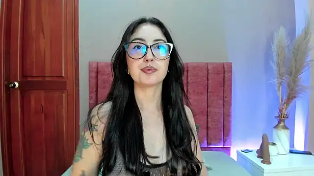 Emilywatsonn online show from April 29, 12:26 am