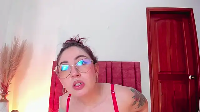 Emilywatsonn online show from September 12, 12:33 am