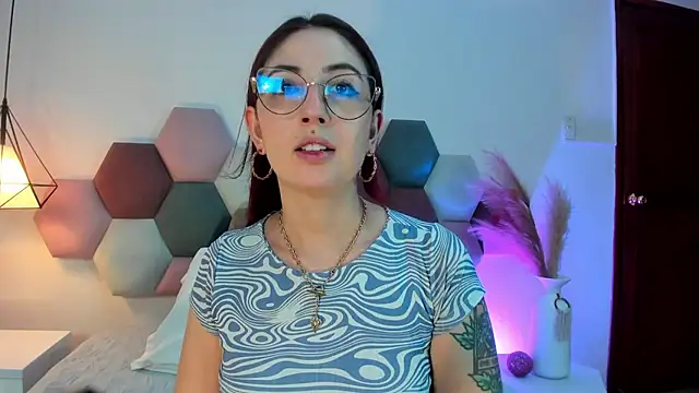 Emilywatsonn online show from September 23, 12:50 am