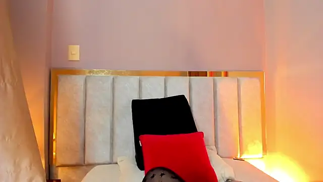 Snapshot of Emilywatsonn chatting on November 29, 12:33 am Emilywatsonn online show from November 29, 12:33 am