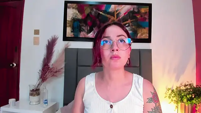 Emilywatsonn online show from March 14, 6:32 am
