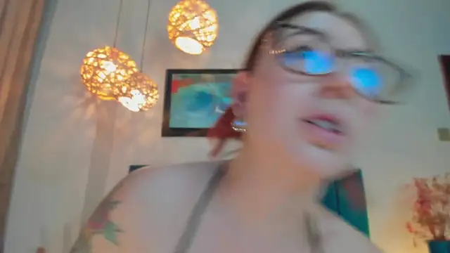 Snapshot of Emilywatsonn chatting on November 7, 12:26 am Emilywatsonn online show from November 7, 12:26 am