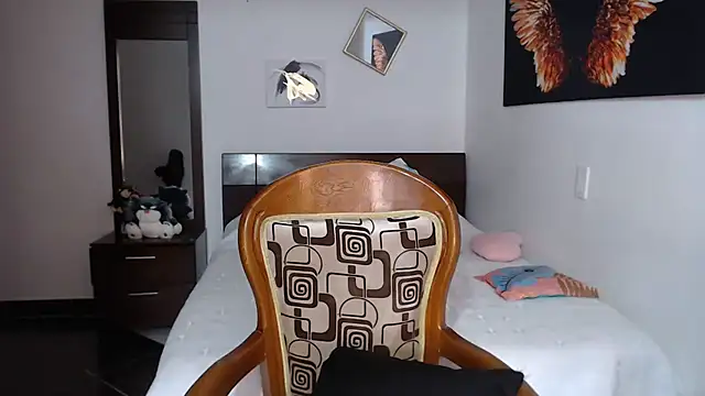 EmilyPeytonn online show from March 3, 3:00 pm