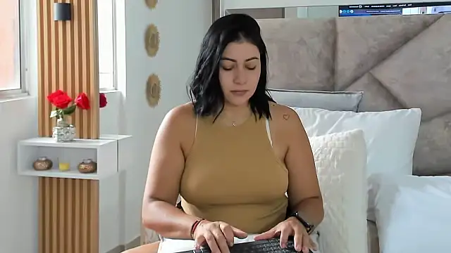 EmilyPeytonn online show from October 12, 1:23 pm