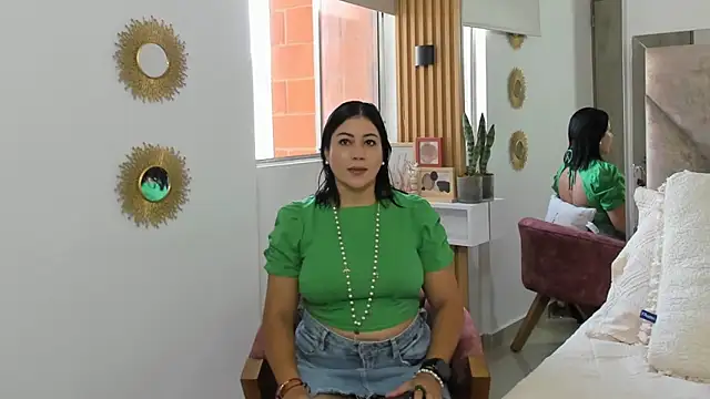 EmilyPeytonn online show from November 22, 1:10 pm