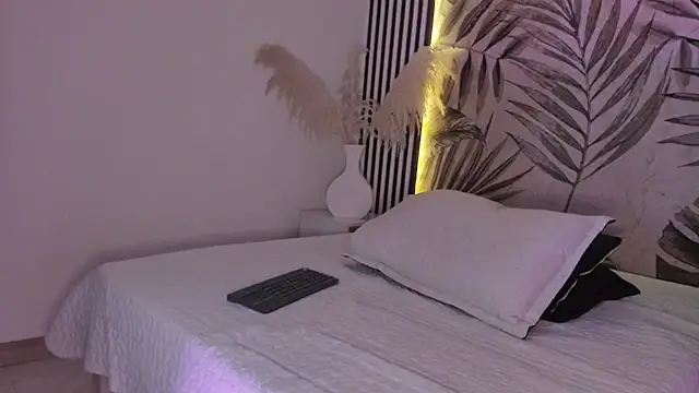 Samaantha-White online show from November 14, 11:47 am