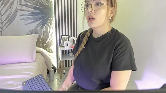 Samaantha-White online show from March 25, 11:42 am