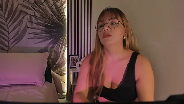 Samaantha-White online show from February 25, 11:32 am