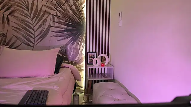 Samaantha-White online show from March 2, 11:39 am